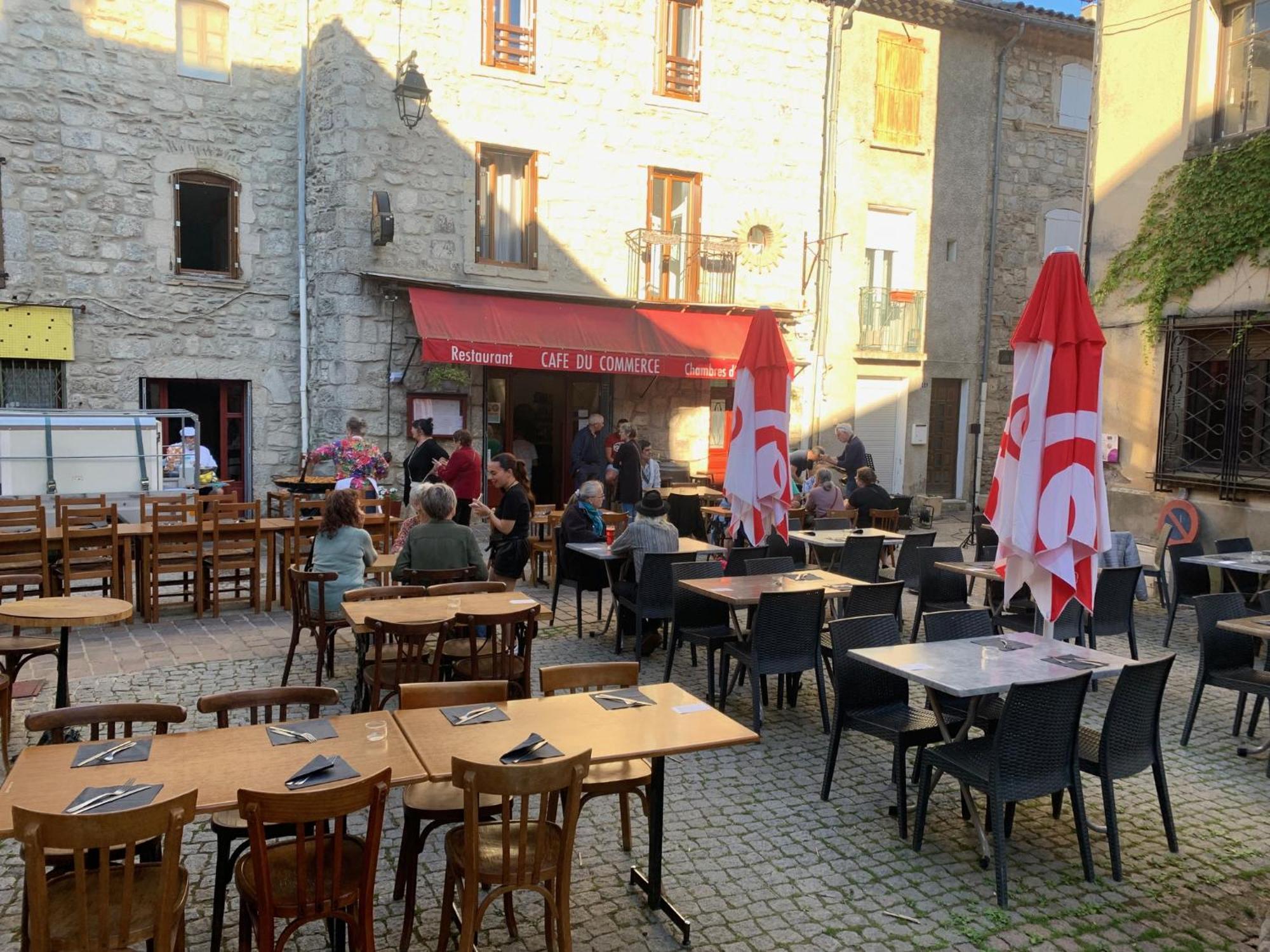 Cafe Du Commerce Genolhac Kültér fotó
