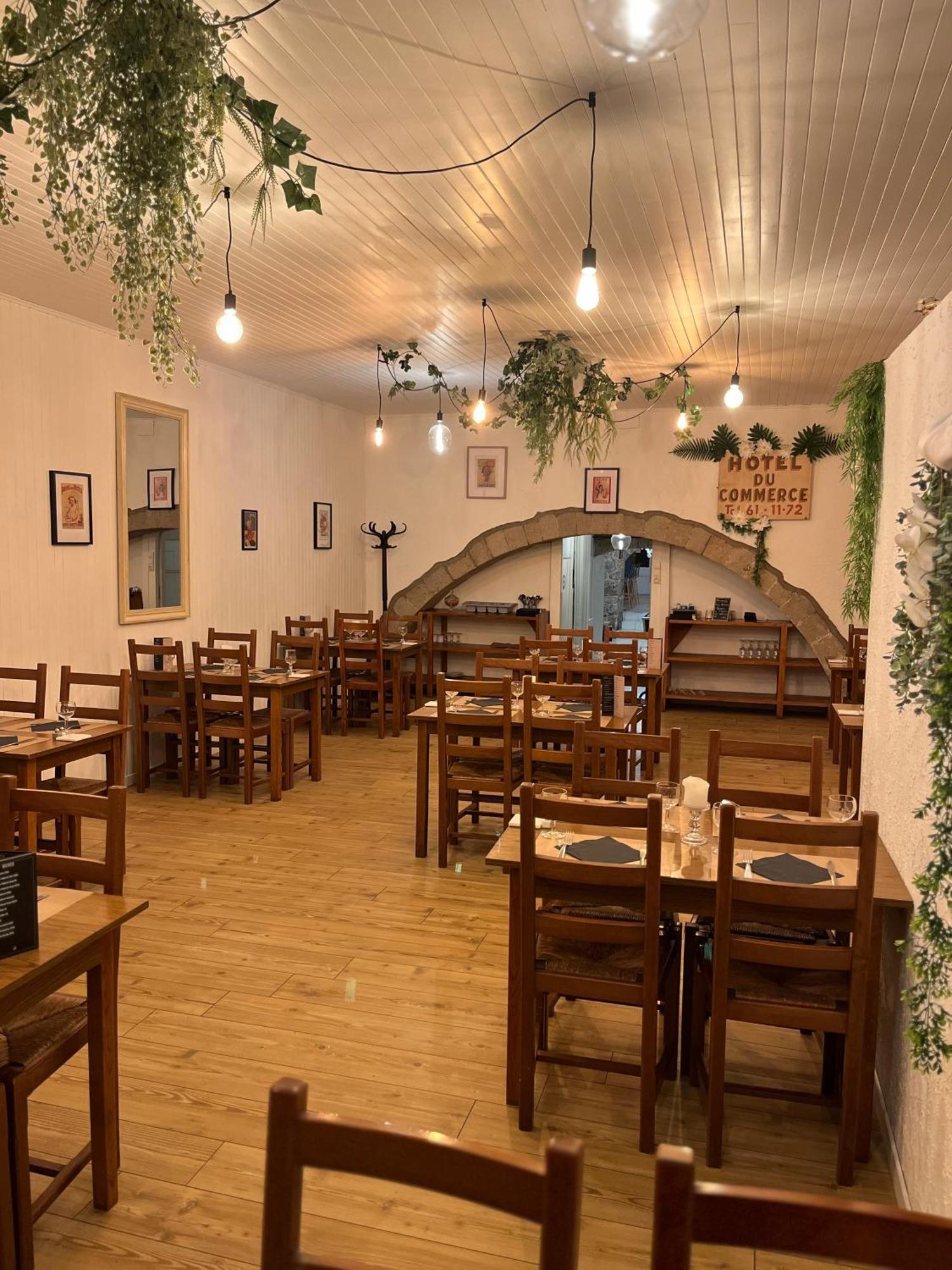 Cafe Du Commerce Genolhac Kültér fotó